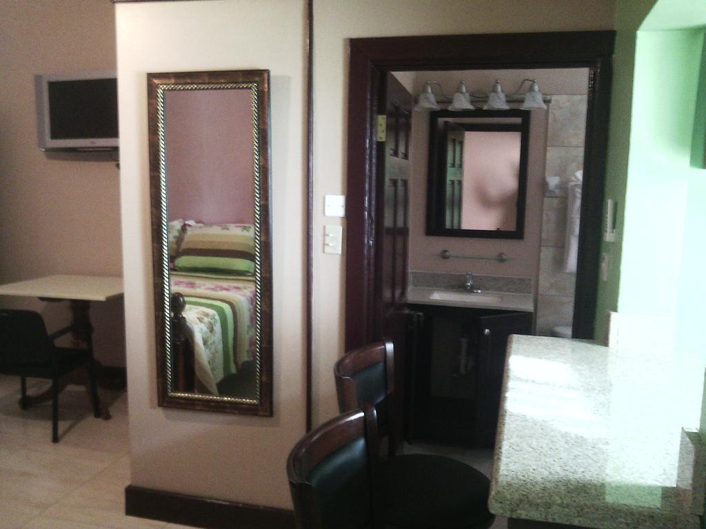 Hotel Tropik Leadonna Montego Bay Room photo